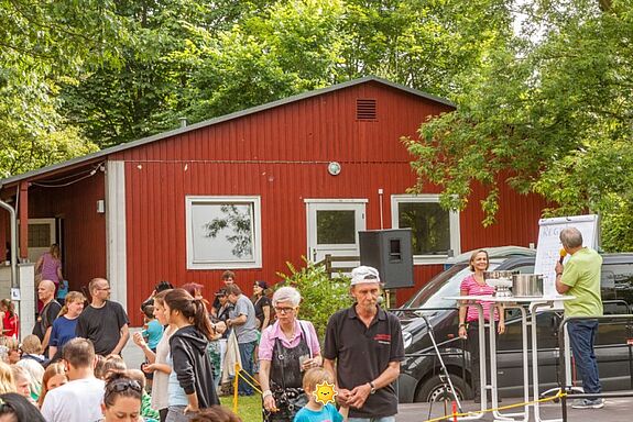 Das Schwedenhaus dient als Kreativzentrum im Falkenhagener Feld West und stellt durch seine Außenanlage vielfältige Freizeit- und Lernmöglichkeiten für die Jugend bereit. (Bild: Ralf Salecker)