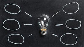 Nachhilfe mal anders: Per App hilft der Verein „Gropiusstadt bildet sich“ Jugendlichen bei Matheaufgaben und die Corona-School vernetzt Schülerinnen und Schüler mit Studierenden. Bild: pixabay