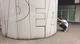 Der Graffiti-Workshop vor der Segenskirche. Bild: QM Auguste-Viktoria-Allee