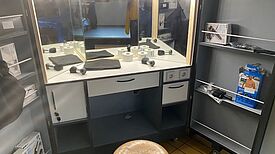 Wie ein überdimensionierter Übersee-Reisekoffer: Der mobile Schönheitssalon (Bild: QM Heerstraße Nord/staaken.info)