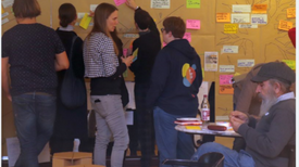 Besucher in der Ideenwerkstatt. Foto: Andrei Schnell und Frank Allan / QM Soldiner Straße