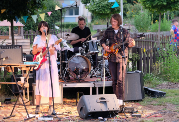 Viele Künstlerinnen und Künstler sorgen für musikalische Unterhaltung. Foto: QM Hellersdorfer Promenade