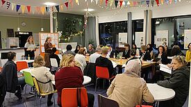 Am 19. Oktober 2023 hat der neue Quartiersrat im Olof-Palme-Zentrum feierlich seine Aufgaben übernommen. (Bild: M. Hühn)