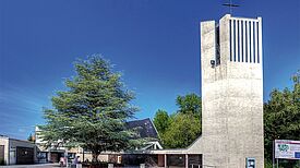 Früher Kirche, vorübergehend Kita und bald Begegnungszentrum – die Zufluchtskirche (Bild: QM Falkenhagener Feld-West)