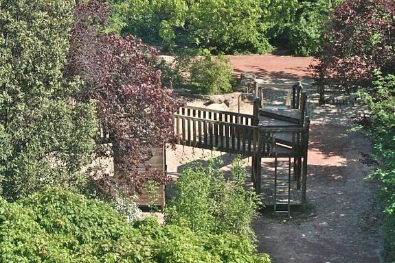 Der Spielplatz Panketal befindet sich gegenüber der Kita Sprachvielfalt. Ab dem Jahr 2024 wird er saniert. (Bild: Andrei Schnell)