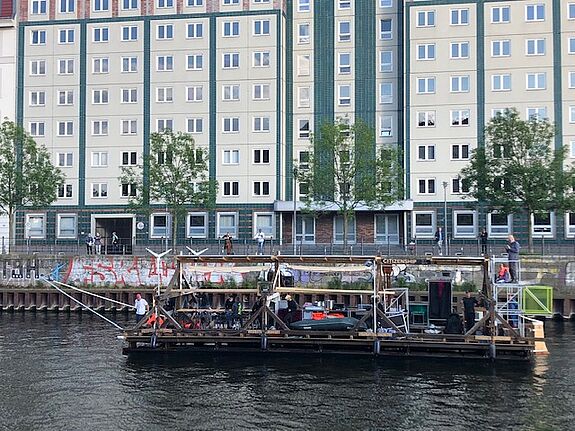 Auf hoher Spree unterwegs. (Bild: QM Beusselstraße)