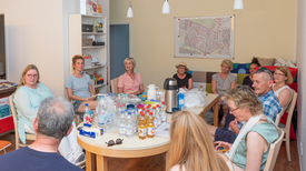 Bezirksbürgermeisterin Dr. Carola Brückner (links) stellte sich in entspannter Atmosphäre den Fragen der Vertreterinnen und Vertreter des QM-Gebiets. (Bild: Ralf Salecker)