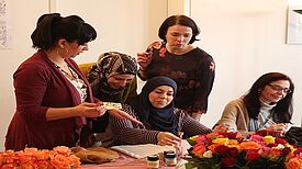 Der kreative Weltfrauentag im Quartiersmanagementbüro am Mehringplatz. Foto: QM Mehringplatz