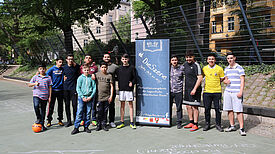 Die Jugendlichen der Bilge Akademie auf dem Sparrplatz. Foto: Johannes Hayner, Bilge Akademie