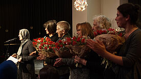 Blumen für die Engagierten im QM Pankstraße  Bild: QM Pankstraße