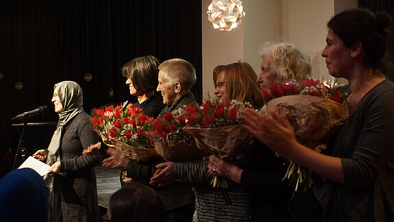 Blumen für die Engagierten im QM Pankstraße  Bild: QM Pankstraße