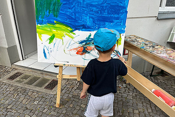 Künstlerisch austoben konnten sich Kinder bei „Kid’s im Dialog“. (Bild: QM Glasower Straße)
