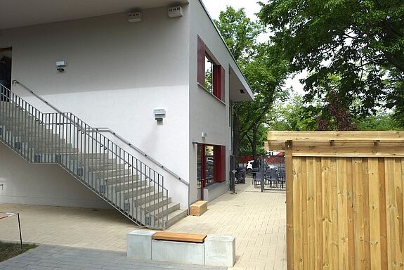 Blick auf das neue Kinderclubhaus. Bild: H. Heiland