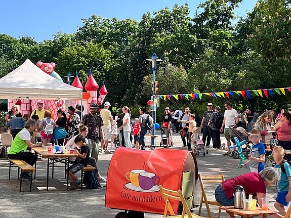 Am Kindertag herrschte buntes Treiben auf dem Boulevard Kastanienallee. (Bild: Regina Friedrich) 