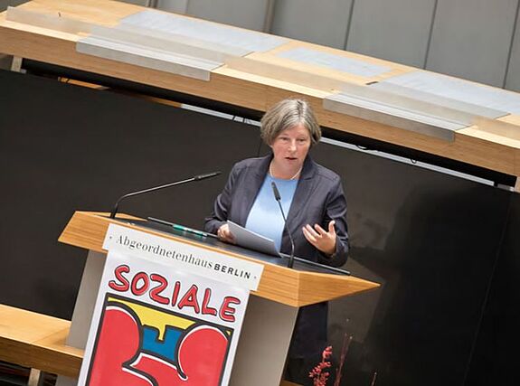 Senatorin für Stadtentwicklung und Wohnen Katrin Lompscher beim 9. Berliner Quartiersrätekongress. Bild: Alexander Schippel 