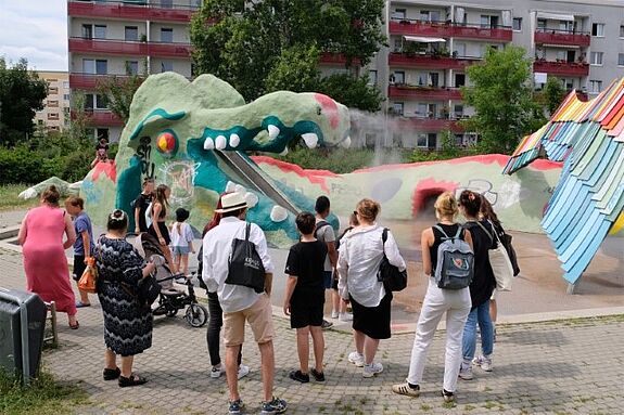 Im Rahmen der Forscherwoche erkundeten die Teilnehmenden nicht nur das All, sondern auch die Angebote des Quartiers. (Bild: Julian Krischan)