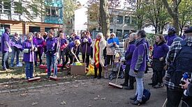 Ein Putz-Staffell des Diakonie-Werks Simeon auf der Schillerpromenade. Foto: Alina Schütze