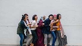 Zusammen und nicht gegeneinander - das Empowerment-Projekt richtet sich an Menschen, die von antimuslimischem Rassismus betroffen sind. Foto: pexels /mentatdgt
