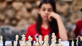 Motivation, Konzentration, Fair Play, aber auch Gemeinschaft und Teilhabe: Schach hat viele positive Effekte. Bild: (Pexels/Engin Akyurt)