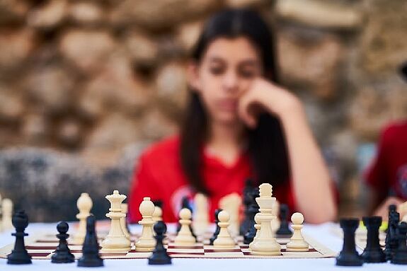 Motivation, Konzentration, Fair Play, aber auch Gemeinschaft und Teilhabe: Schach hat viele positive Effekte. Bild: (Pexels/Engin Akyurt)