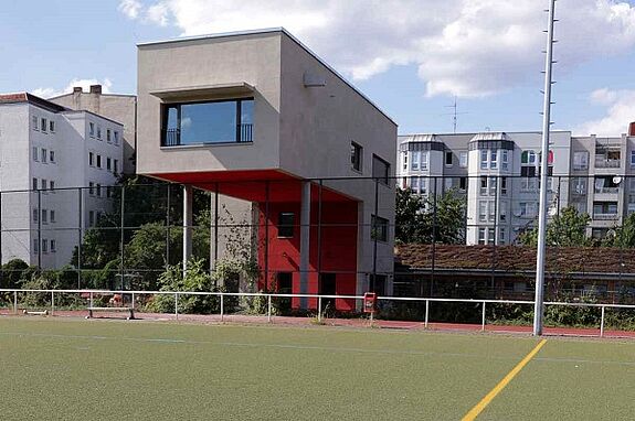 Das Viki-Haus am Sportplatz in der Stralsunder Straße. Foto: Andrei Schnell