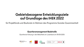Titelfolie einer Präsentation mit dem Text „Gebietsbezogene Entwicklungsziele auf Grundlage des IHEK 2022“, darunter Angaben zur Quartiersrat-Sitzung Badstraße in der Bibliothek am Luisenbad und mehrere Logos von Projektpartnern.
