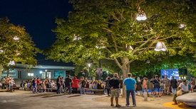 Eine Veranstaltung im Sommer am Westerwaldplatz. Foto: Ralf Salecker