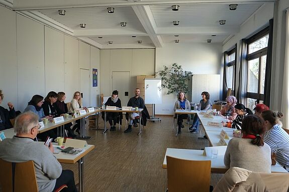 Der Quartiersrat des QMs Rollbergsiedlung stimmte für zwei neue Projekte aus dem Handlungsfeld „Bildung“ ab. (Bild: H. Heiland)