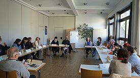 Der Quartiersrat des QMs Rollbergsiedlung stimmte für zwei neue Projekte aus dem Handlungsfeld „Bildung“ ab. (Bild: H. Heiland)