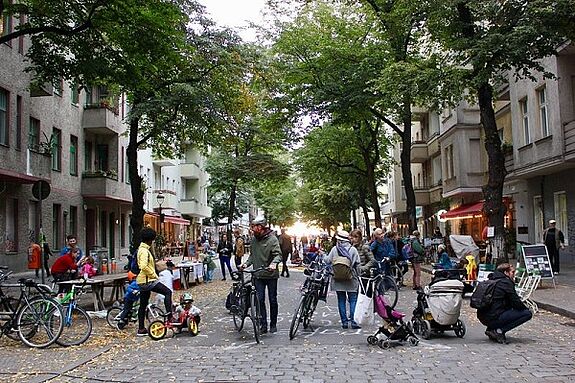 Die Lichtenrader Straße wurde beim Kiezfest zur autofreien Zone erklärt. Bild: QM Schillerpromenade