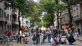 Die Lichtenrader Straße wurde beim Kiezfest zur autofreien Zone erklärt. Bild: QM Schillerpromenade