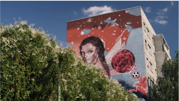 Bemalte Mauern im Kosmosviertel Foto: Filmausschnitt aus dem Kurzfilm „Kosmos Berlin“/QM Kosmosviertel