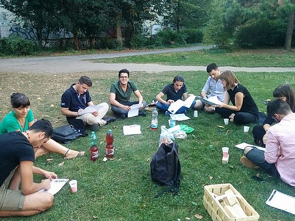 Beim Sprachcafé können Deutschlernende ihre Sprachkenntnisse bei ungezwungener Atmosphäre festigen. Bild: SoliNaR