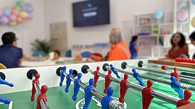 Der Jugendclub hat viele Angebote wie einen Tischkicker oder einen Airhockey-Tisch. (Bild: QM Pankstraße)