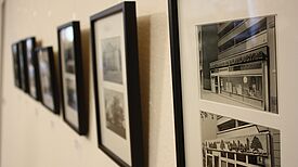 Was war früher und was ist heute in der Beusselstraße? Christian Winterstein vergleicht mit seinen Fotografien das Heutige mit dem Vergangenem. (Bild: Gerald Backhaus)