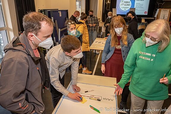 Die Bewohnerinnen und Bewohner des QM-Gebiets Falkenhagener Feld erarbeiteten gemeinsam klimafreundliche Aktionen. (Bild: Ralf Salecker)