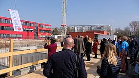 Die Grundsteinlegung erfolgte am 25. März 2022. (Bild: Julian Krischan)