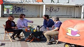 Die Bewohnerinnen und Bewohner bringen sich beim Café auf Rädern in die Umgestaltung des Boulevards ein. Bild: RF