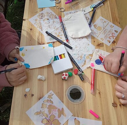 Das Gartenfest im Quartier Heerstraße Nord bot neben Gärtnern auch Spiel- und Bastelaktivitäten speziell für Kinder an. (Bild: QM Heerstraße Nord)
