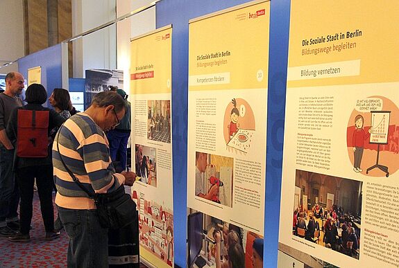 Ausstellung im Foyer des Abgeordnetenhaus. Foto: Dominique Hensel