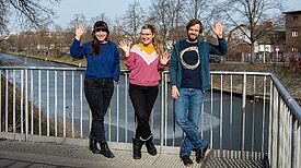 Das neue QM-Team Harzer Straße freut sich auf Ideen aus und für die Nachbarschaft: (v.l.n.r. Hande Gür, Yara Pascale Füssel und Christian Kübler. (Bild: QM Harzer Straße)