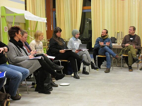 Der Quartiersrat diskutierte die Projektidee „Lesen macht Spaß“ ausgiebig. (Bild: Jens Sethmann)