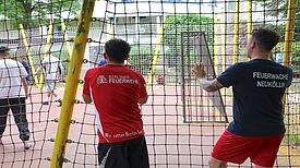 Beim Fußballturnier beim Kinder- und Jugendfest nahm auch ein Team der Feuerwehr teil. (Bild: H. Heiland)