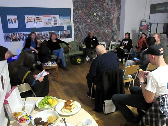 Bei der Quartiersratssitzung ging es um die Entwicklung eines neuen Projekts und das Thema Müll. (Bild: Jens Sethmann)
