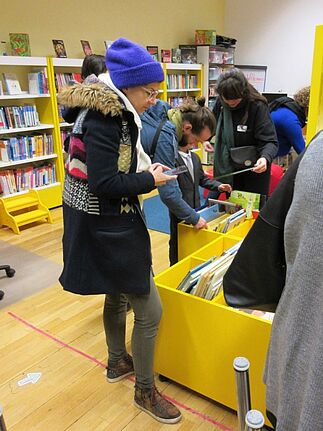 Bald schon soll es in der Bibliothek ein Ausleihsystem geben, damit sich die Kinder auch Bücher mit nach Hause nehmen können. (Bild: Jens Sethmann)