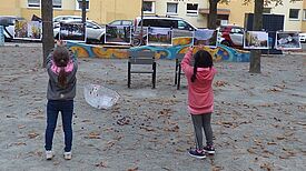 Am 3. November 2021 verwandelte sich der Kastanienplatz in eine Open-Air-Galerie. Bild: QM Wassertorplatz