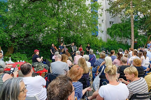 Das Musikfestival „Allee der Klänge“ lockte über 1.600 Menschen in den Augustekiez. (Bild: Oliver Richter)