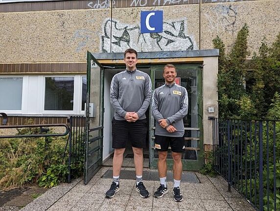 Die beiden Projektverantwortlichen Christoph Gorkow (links im Bild) und Jonatan Bürgermeister (rechts) haben Spaß an ihrer Aufgabe. (Bild: Joachim Schmidt)