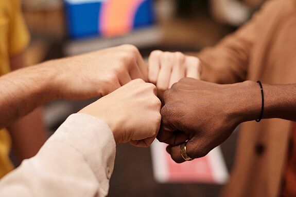 Die Engagierten blicken auf die Erfolge im seit 2021 laufenden Fördergebiet Titiseestraße zurück. Voller Tatendrang geht es ins Jahr 2023. (Bild: Mikael Blomkvist / pexels)