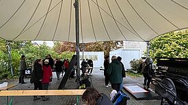 Das Herbstfest brachte die Gemeinschaft trotz widrigen Wetters zusammen. (Bild: Glasower Straße)